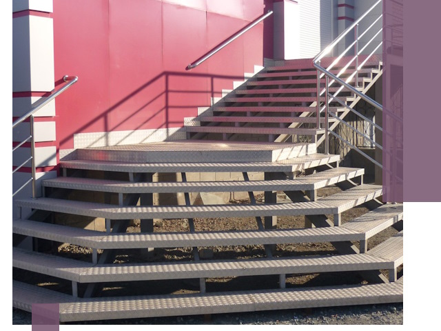 Лестницы для магазина в Подольске — изготовление и монтаж