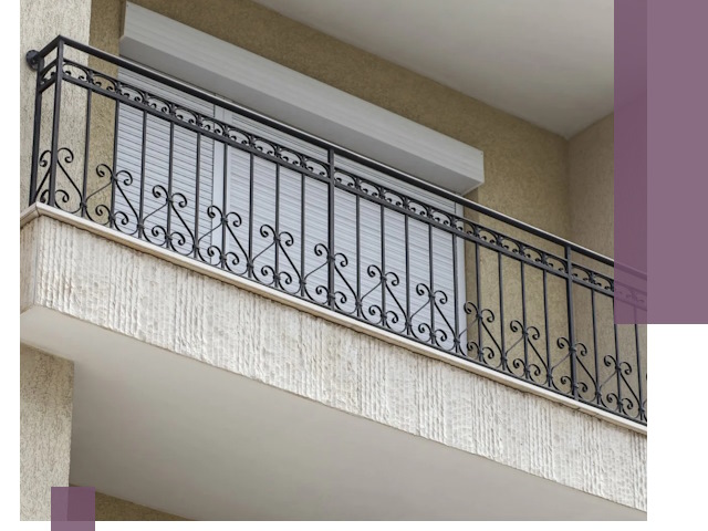 Балконные ограждения из металла и стекла в Подольске для домов