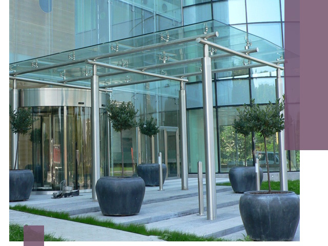 Навесы из стекла на заказ в Подольске — монтаж и установка