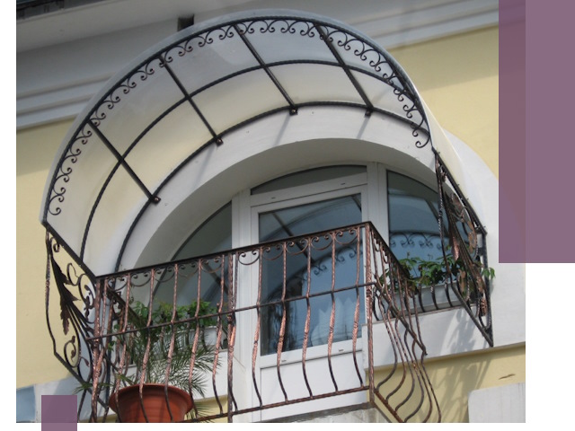 Козырьки над балконом в Подольске — изготовление и монтаж