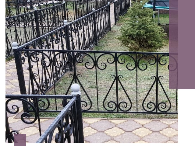 Кованые газонные ограждения под ключ в Подольске