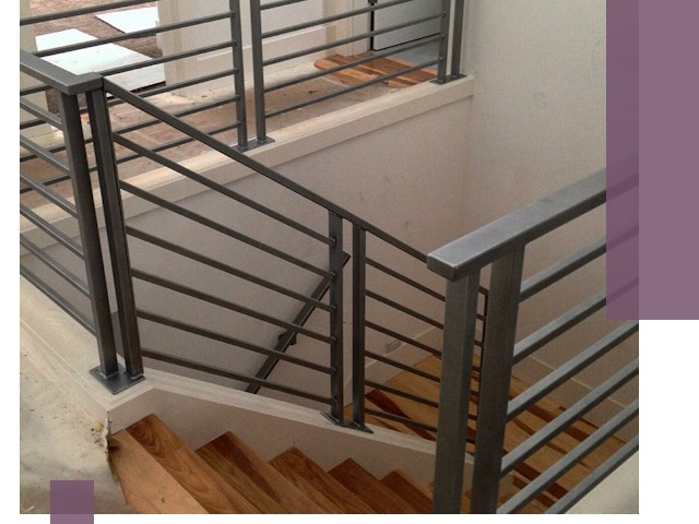 Изготовление поручней из металла и дерева в Подольске